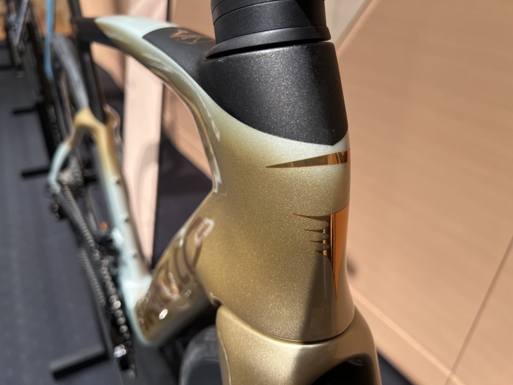 PINARELLO_DOGMA_F_2027_New_Color_J102_MOLTEN_SAND
