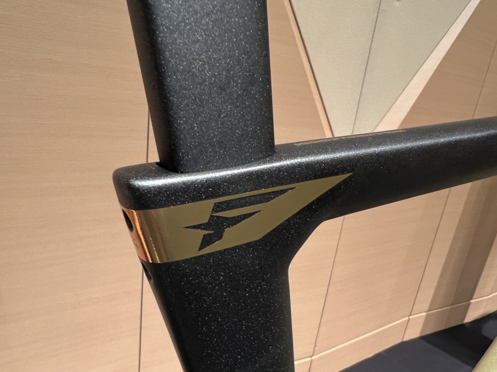 PINARELLO_DOGMA_F_2027_New_Color_J102_MOLTEN_SAND