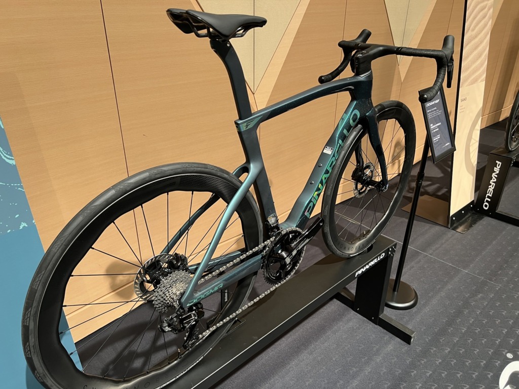 PINARELLO_DOGMA_F_2027_New_Color_J103_OBSIDIAN_EMERALD