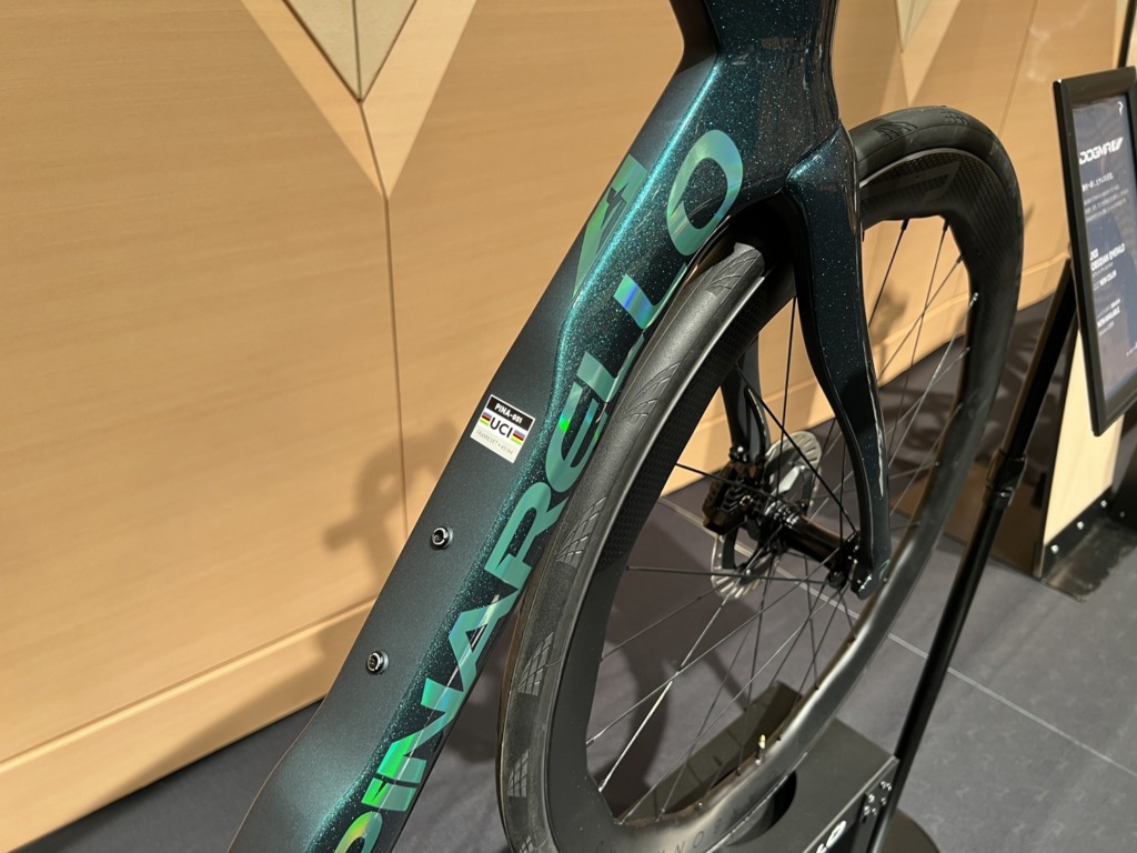 PINARELLO_DOGMA_F_2027_New_Color_J103_OBSIDIAN_EMERALD