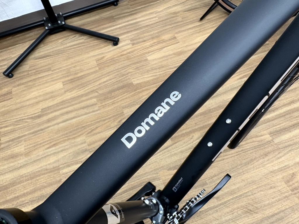 TREK_Domane_AL2_Gen4_MatteDarkStarBlack