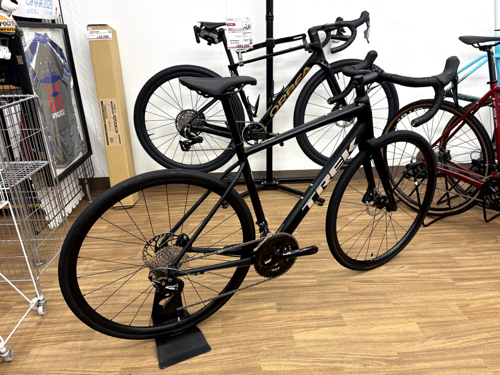 TREK_Domane_AL4_Gen4_MatteDarkStarBlack