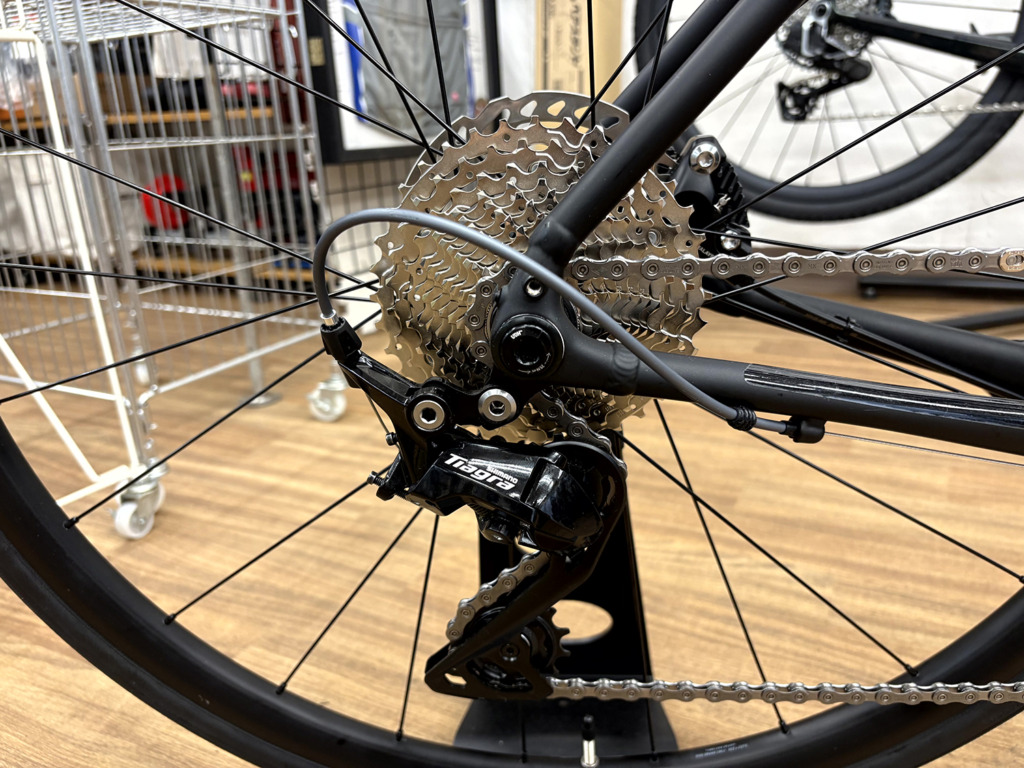 TREK_Domane_AL4_Gen4_MatteDarkStarBlack