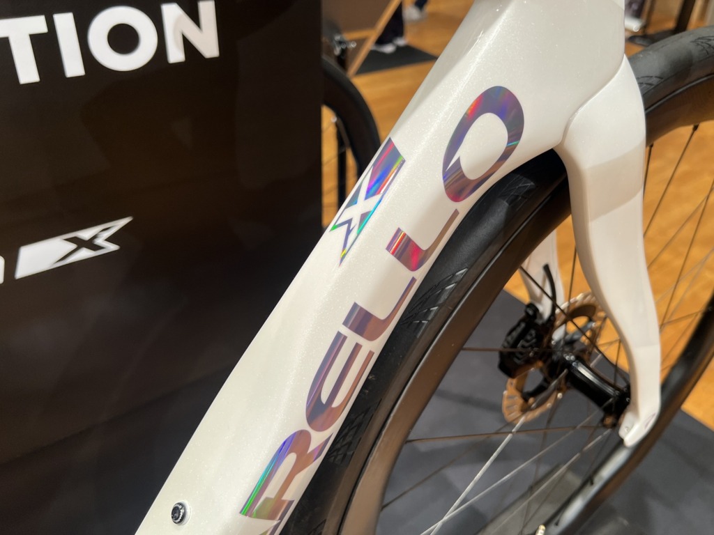 PINARELLO_DOGMA_X_2027_J120 MOONLIGHT FROST