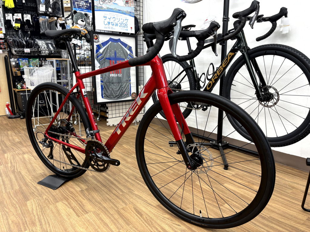 TREK_Domane_AL_2_FuryRed