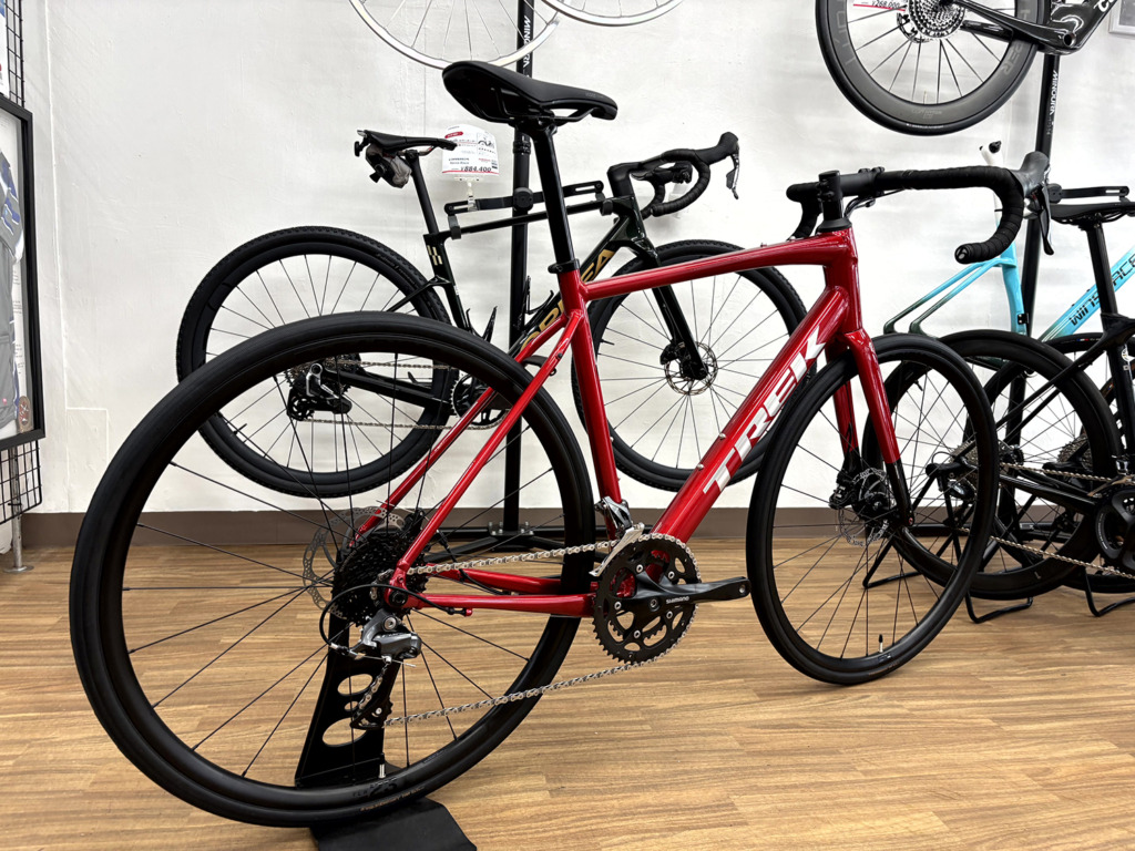 TREK_Domane_AL_2_FuryRed