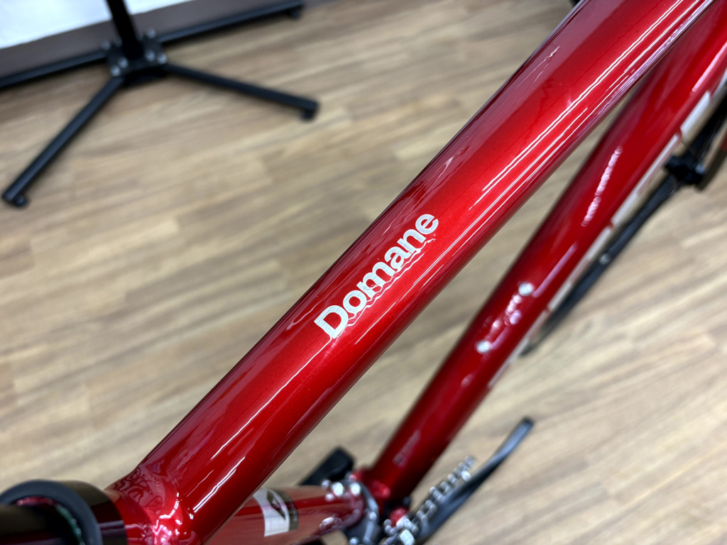 TREK_Domane_AL_2_FuryRed