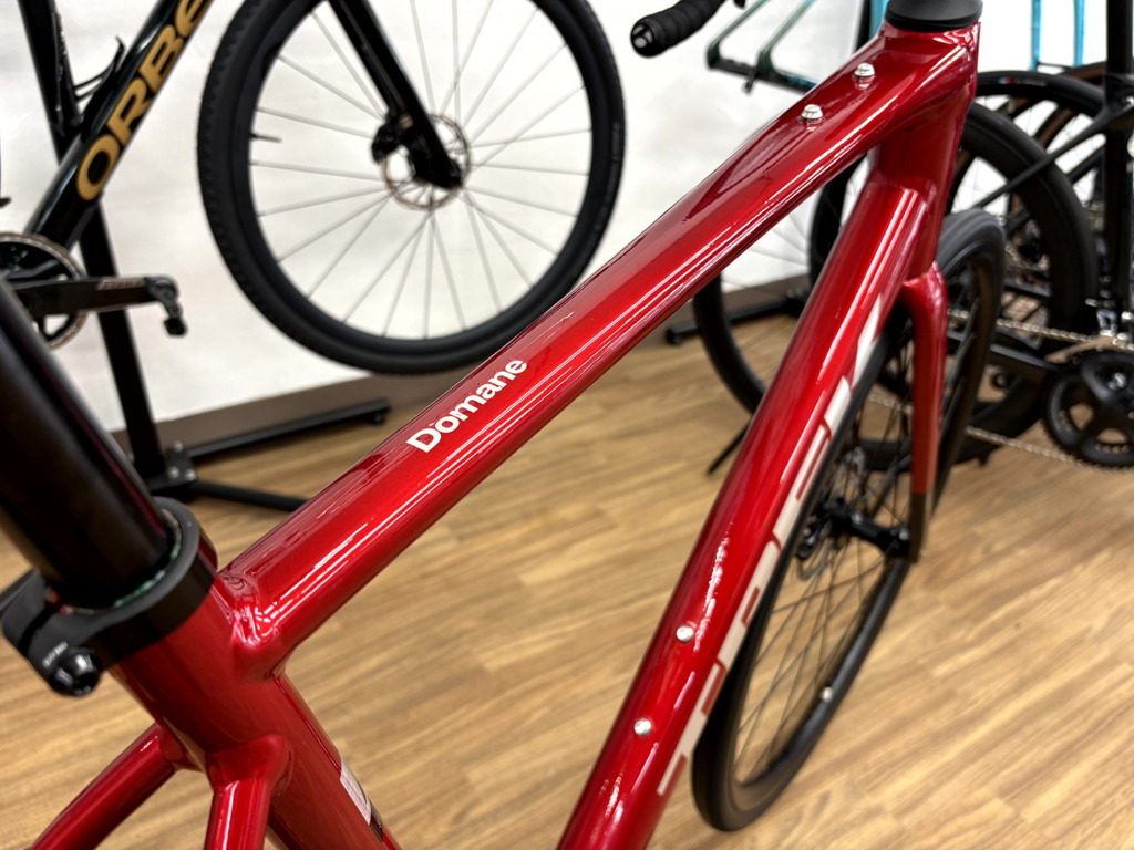 TREK_Domane_AL_2_FuryRed
