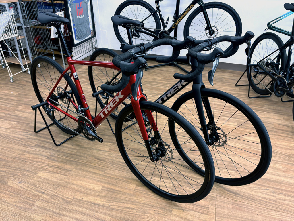 TREK_Domane_AL_2_FuryRed_and_Black