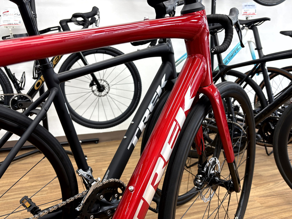 TREK_Domane_AL_2_FuryRed_and_Black