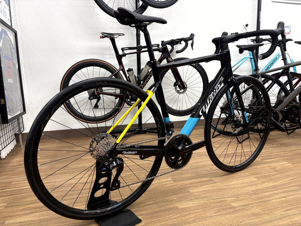 Wilier_GARDA_105Di2_BKBL