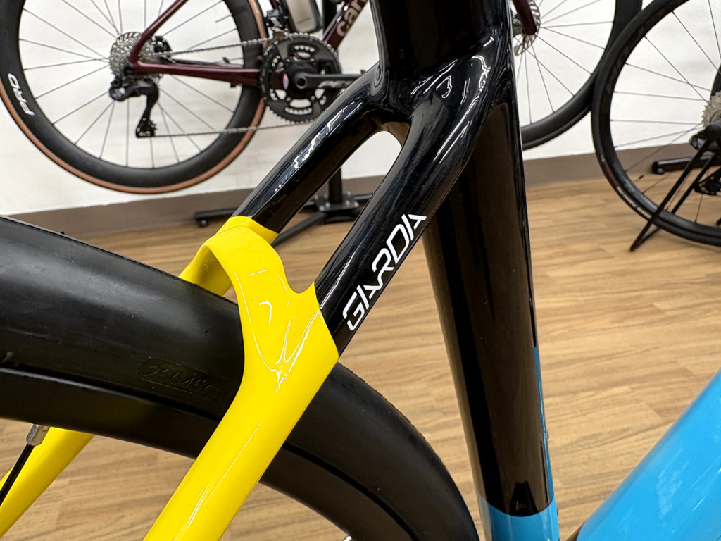 Wilier_GARDA_105Di2_BKBL