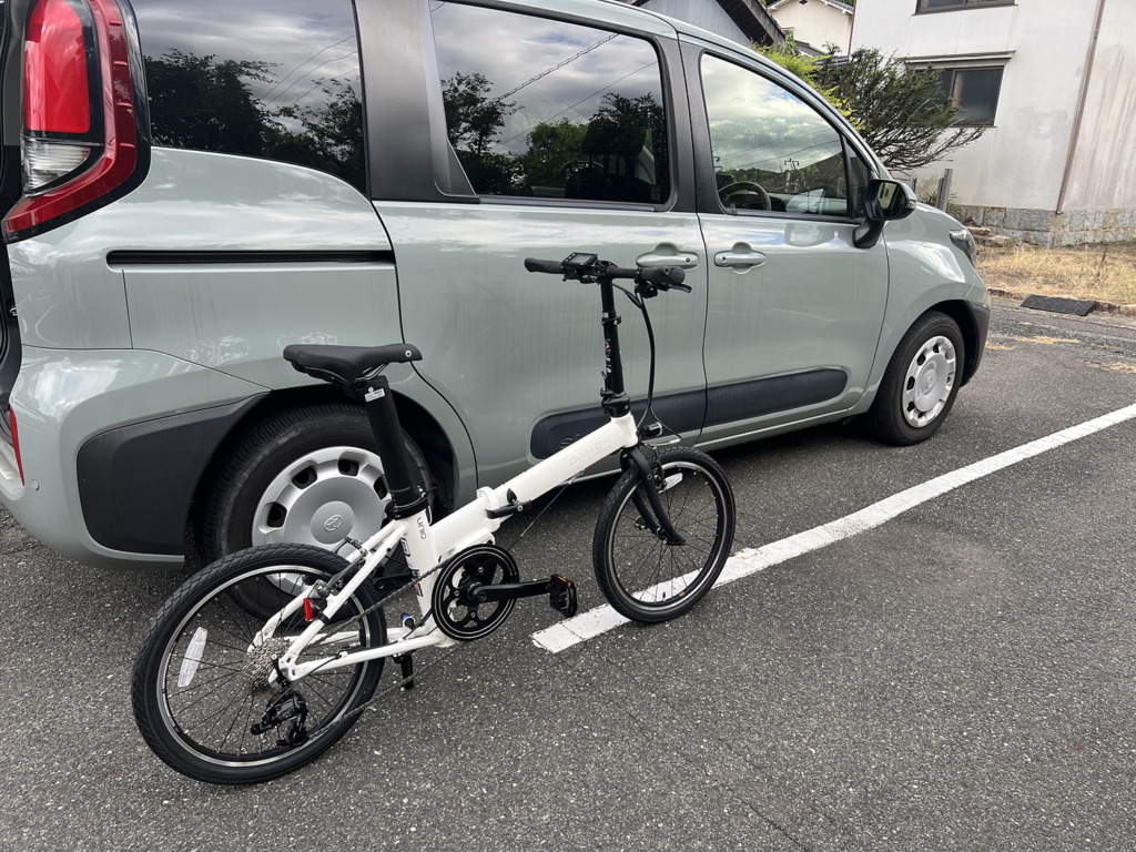 DAHON_UNIO_White_Lily_into_the_car