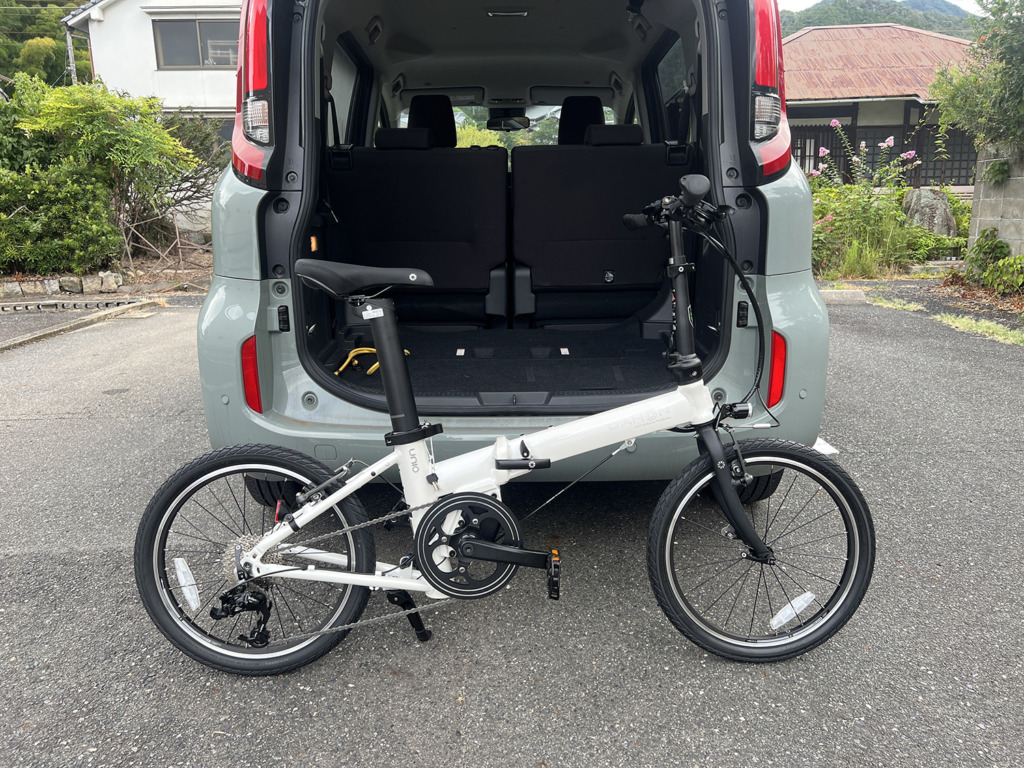 DAHON_UNIO_White_Lily_into_the_car