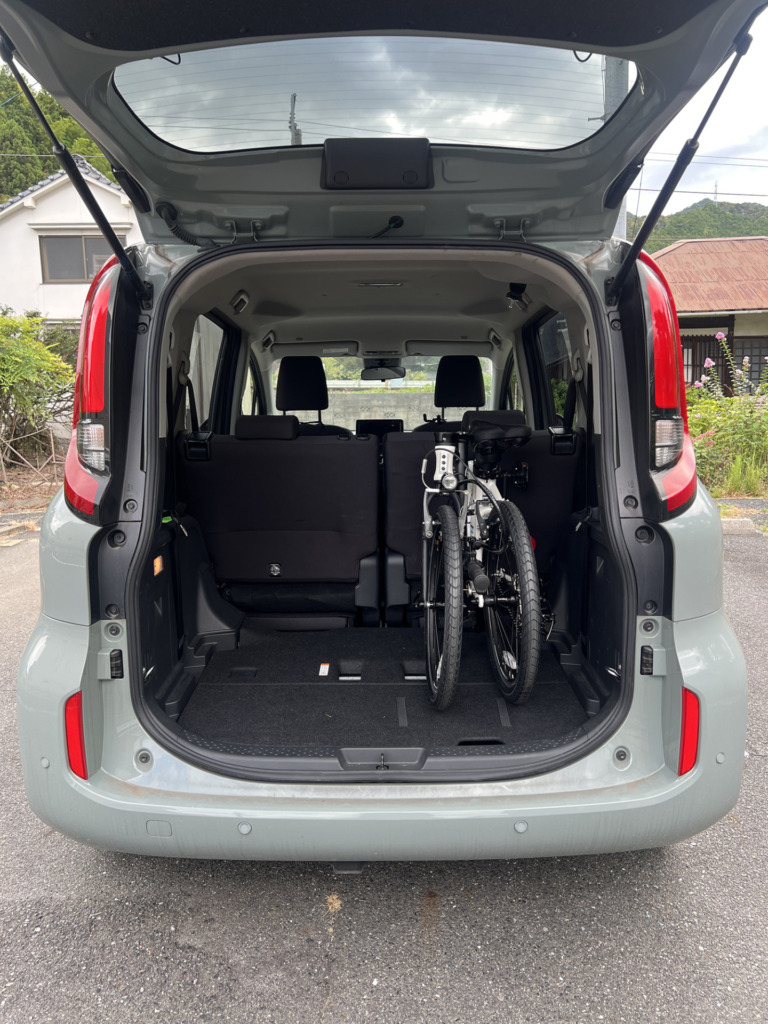 DAHON_UNIO_White_Lily_into_the_car
