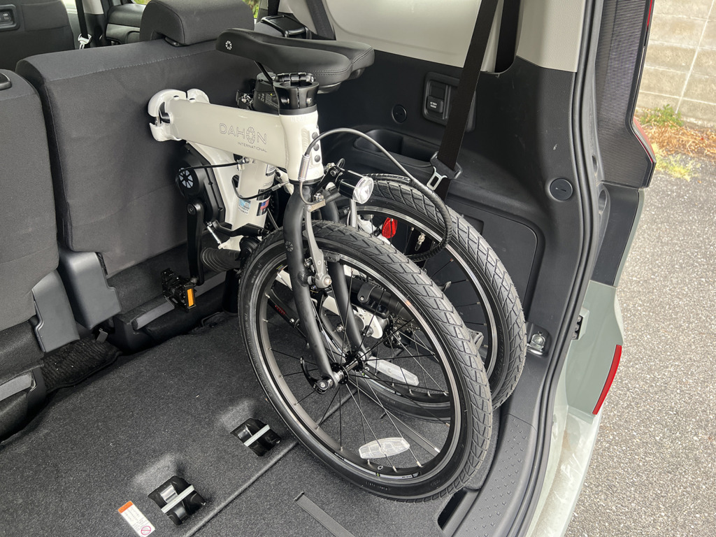 DAHON_UNIO_White_Lily_into_the_car