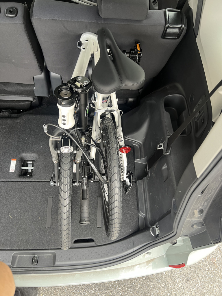 DAHON_UNIO_White_Lily_into_the_car