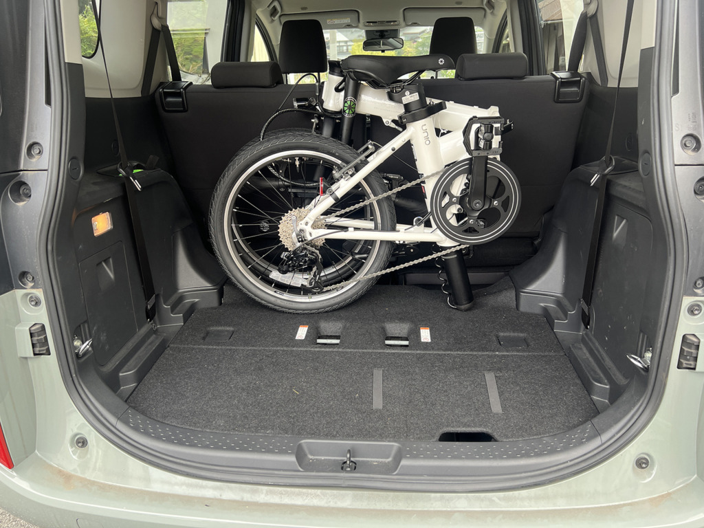 DAHON_UNIO_White_Lily_into_the_car