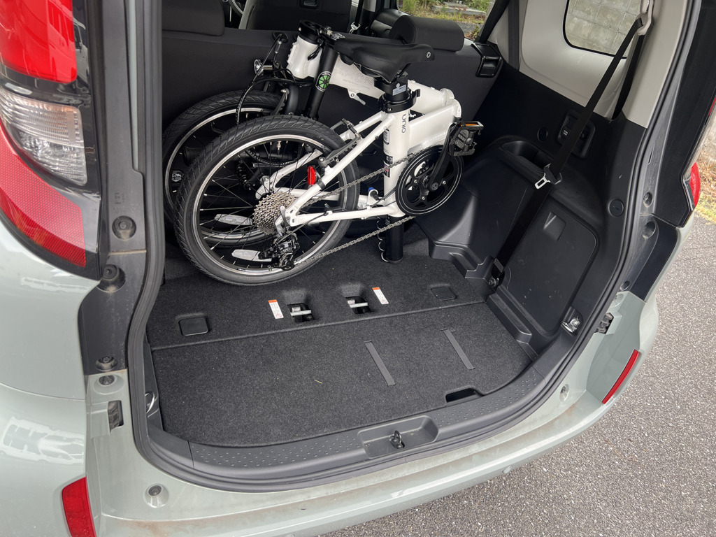 DAHON_UNIO_White_Lily_into_the_car