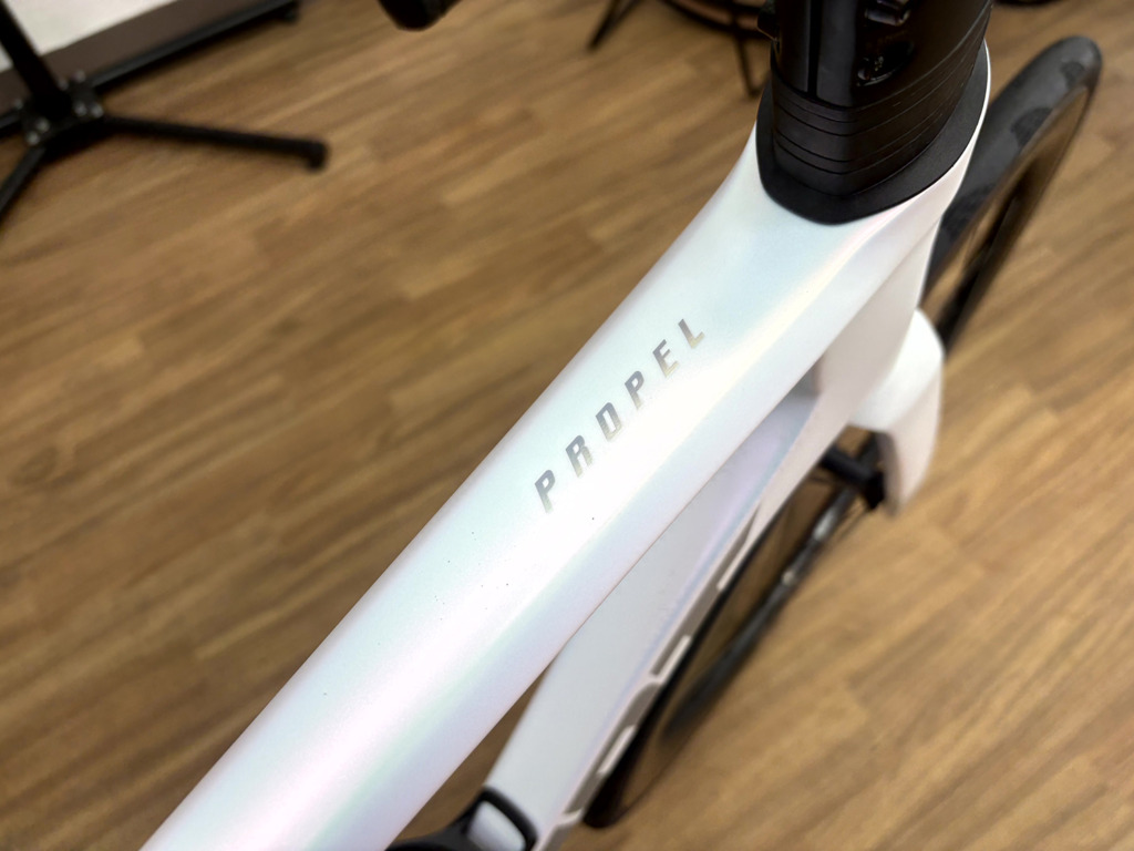 GIANT_PROPEL_ADVANCED_SL_0_サテンプリズムパール