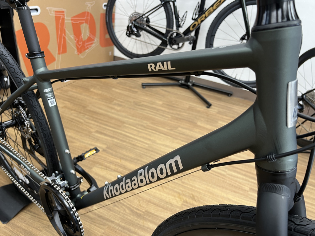 KhoodaaBloom_RAIL_DISC_マットダークグリーン_2026